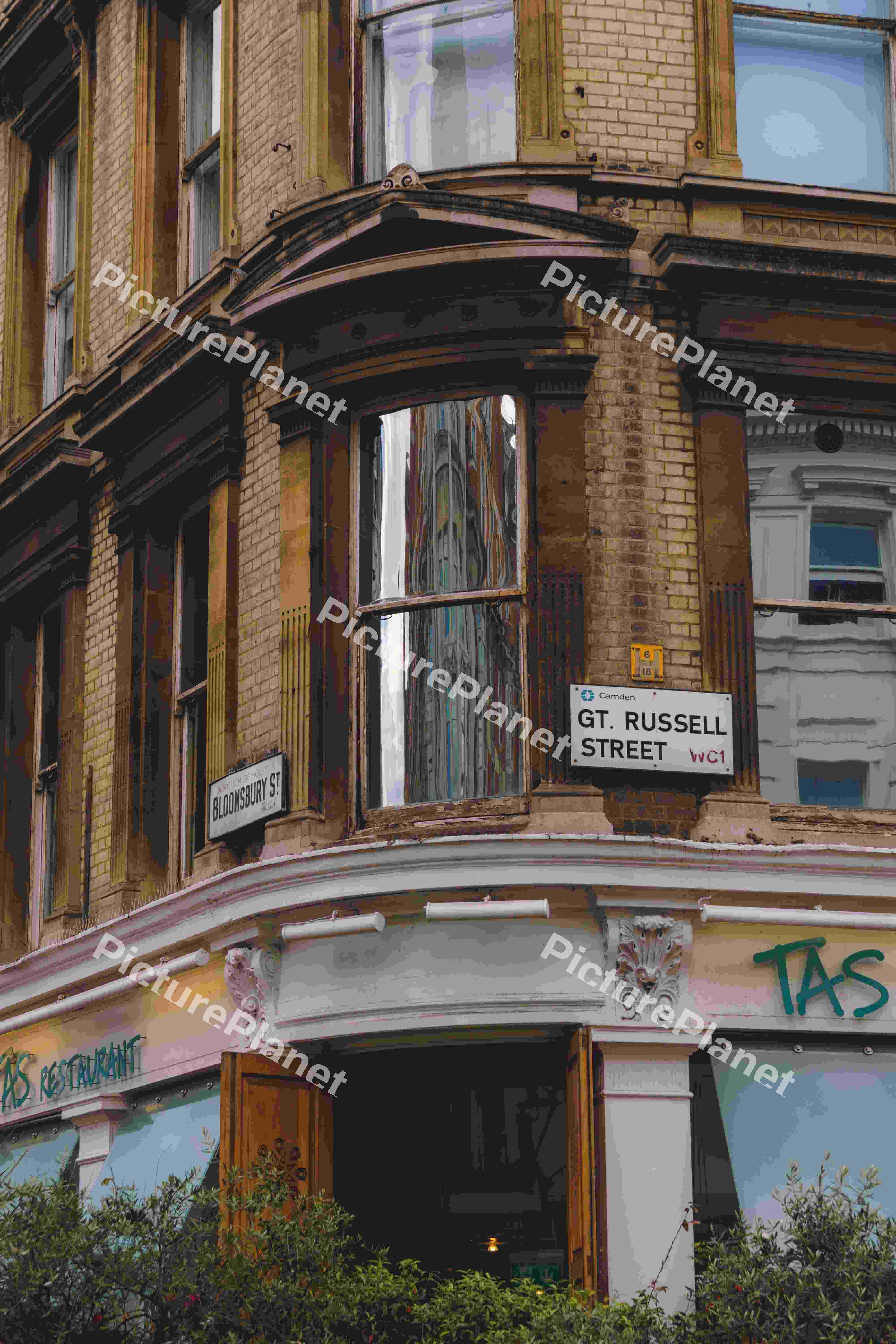 GT Russel Street
